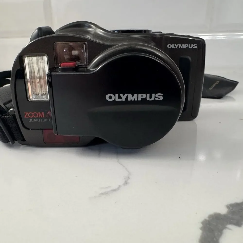 Olympus Infinity SuperZoom 330 35mm Film Camera 38-105mm Quartz Date Untested